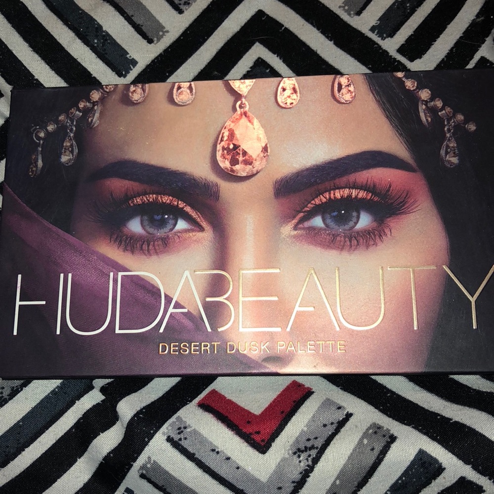 Huda Desert Dusk Palette